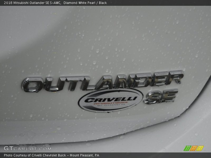 Diamond White Pearl / Black 2018 Mitsubishi Outlander SE S-AWC