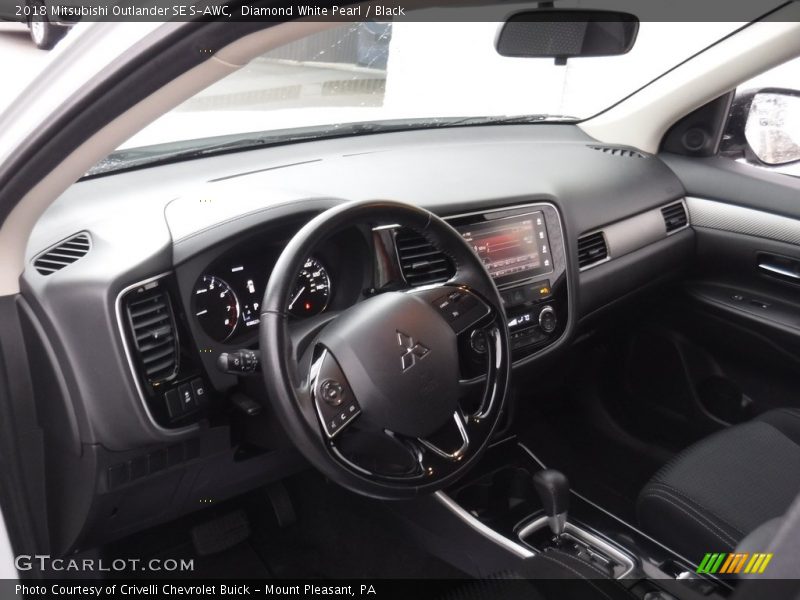 Diamond White Pearl / Black 2018 Mitsubishi Outlander SE S-AWC