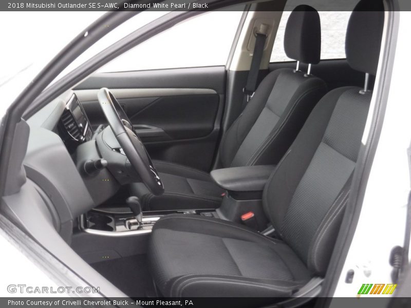 Diamond White Pearl / Black 2018 Mitsubishi Outlander SE S-AWC