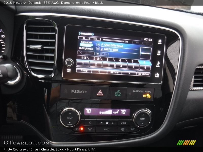Diamond White Pearl / Black 2018 Mitsubishi Outlander SE S-AWC