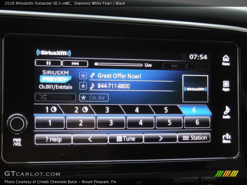 Diamond White Pearl / Black 2018 Mitsubishi Outlander SE S-AWC