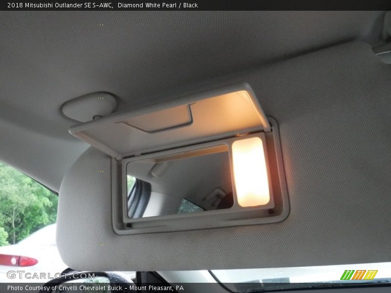 Diamond White Pearl / Black 2018 Mitsubishi Outlander SE S-AWC
