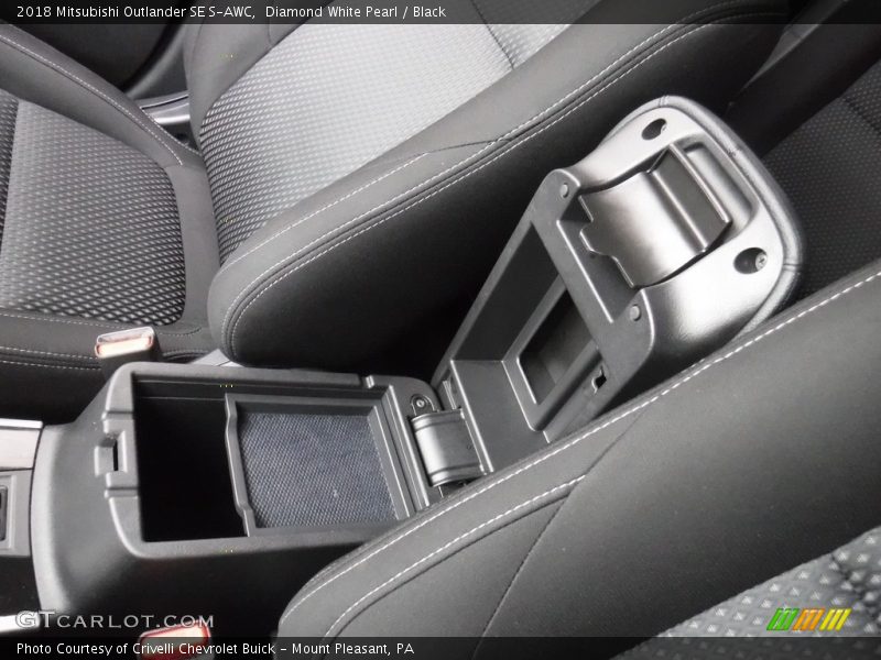 Diamond White Pearl / Black 2018 Mitsubishi Outlander SE S-AWC