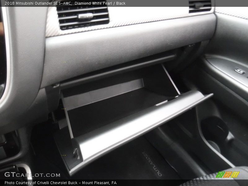 Diamond White Pearl / Black 2018 Mitsubishi Outlander SE S-AWC