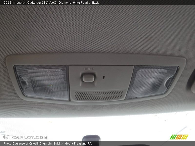 Diamond White Pearl / Black 2018 Mitsubishi Outlander SE S-AWC