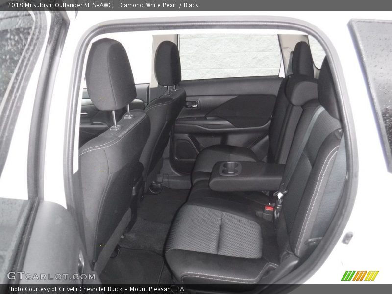 Diamond White Pearl / Black 2018 Mitsubishi Outlander SE S-AWC