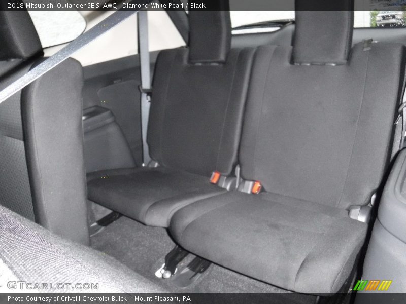 Diamond White Pearl / Black 2018 Mitsubishi Outlander SE S-AWC