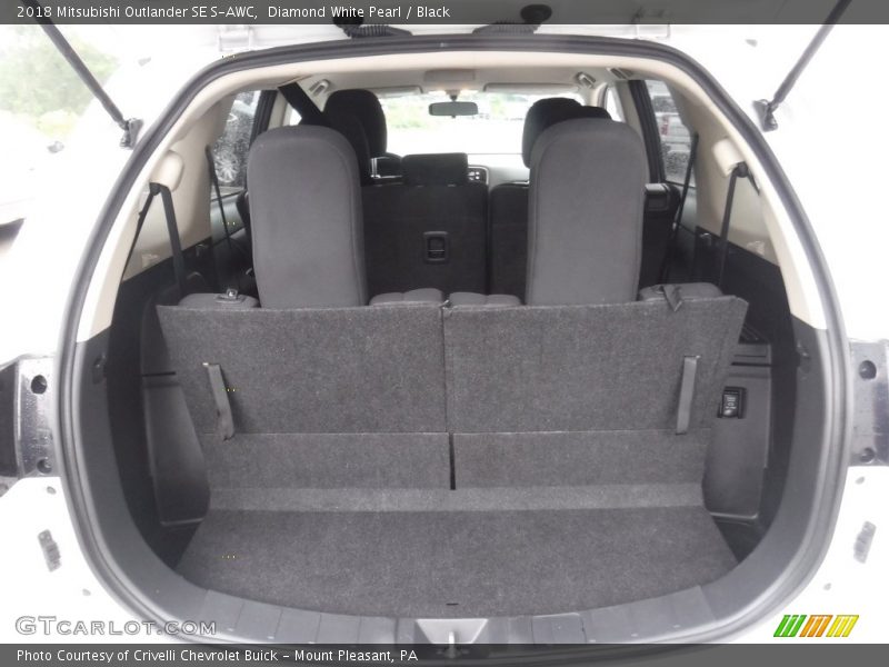Diamond White Pearl / Black 2018 Mitsubishi Outlander SE S-AWC
