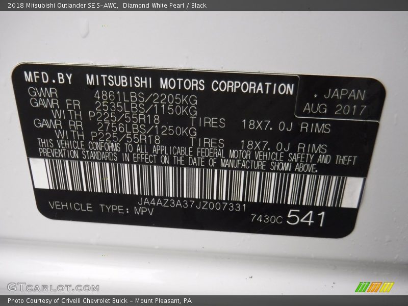Diamond White Pearl / Black 2018 Mitsubishi Outlander SE S-AWC