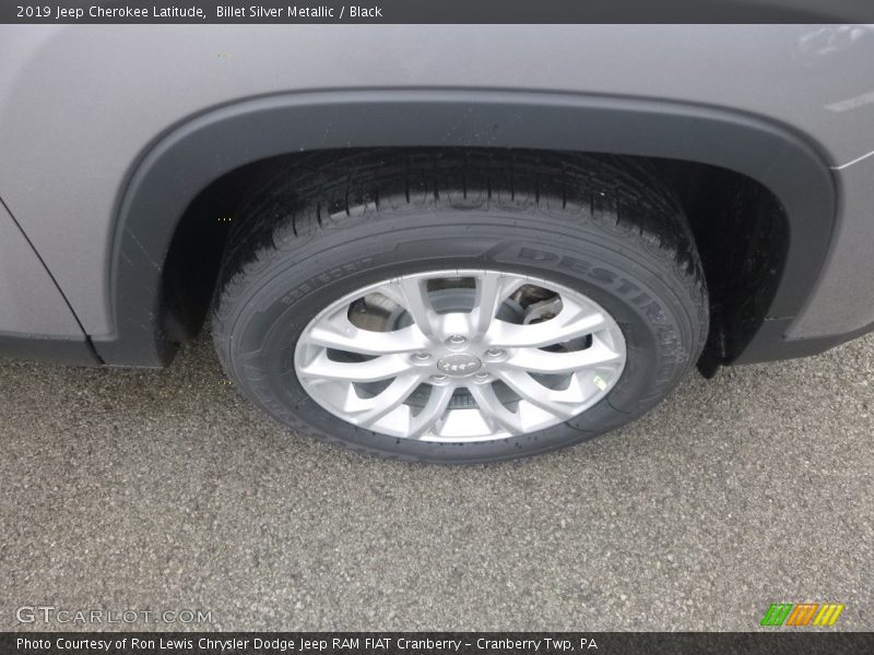 Billet Silver Metallic / Black 2019 Jeep Cherokee Latitude