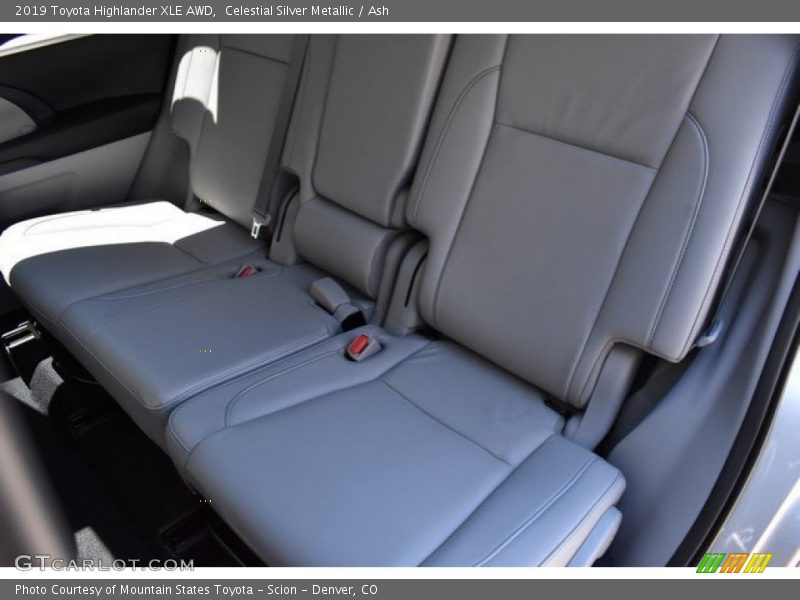 Celestial Silver Metallic / Ash 2019 Toyota Highlander XLE AWD