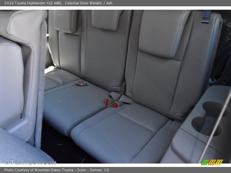 Celestial Silver Metallic / Ash 2019 Toyota Highlander XLE AWD