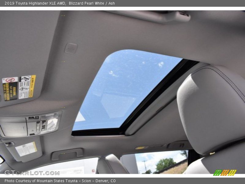 Blizzard Pearl White / Ash 2019 Toyota Highlander XLE AWD