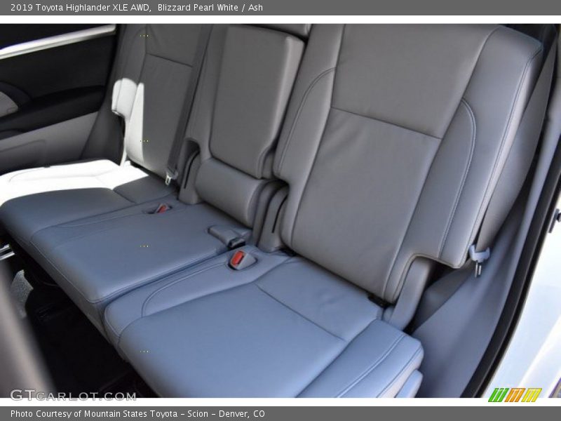 Blizzard Pearl White / Ash 2019 Toyota Highlander XLE AWD
