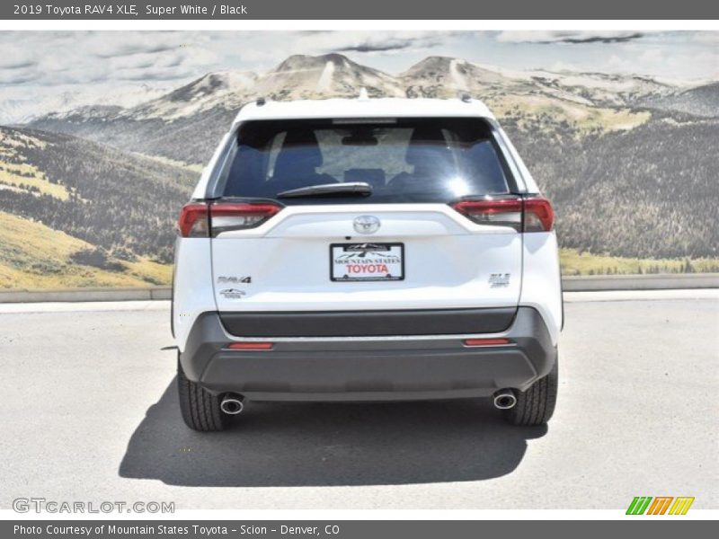 Super White / Black 2019 Toyota RAV4 XLE