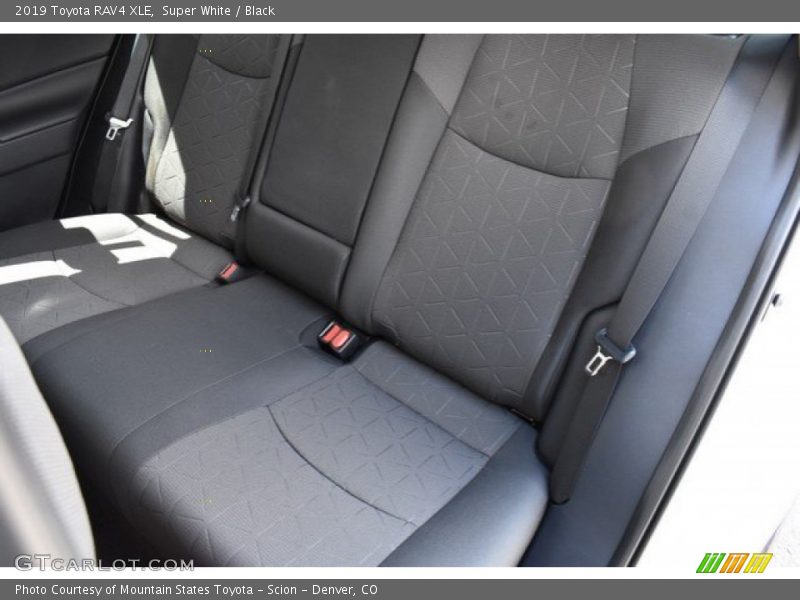 Super White / Black 2019 Toyota RAV4 XLE