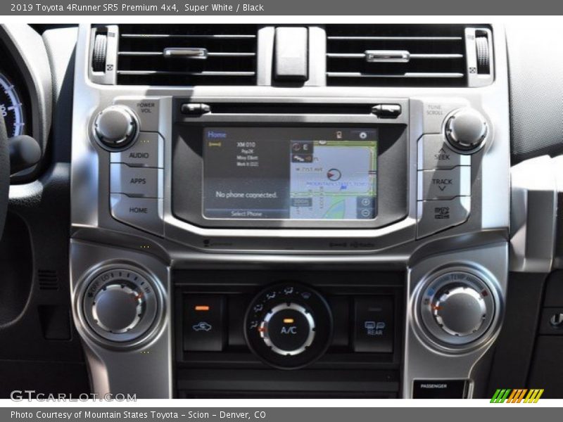 Super White / Black 2019 Toyota 4Runner SR5 Premium 4x4
