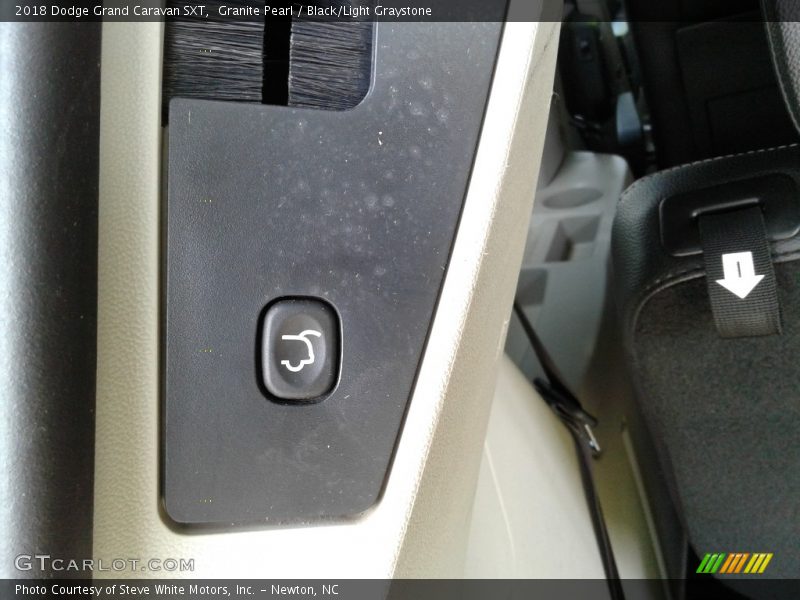 Granite Pearl / Black/Light Graystone 2018 Dodge Grand Caravan SXT