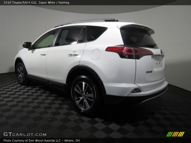 Super White / Nutmeg 2016 Toyota RAV4 XLE