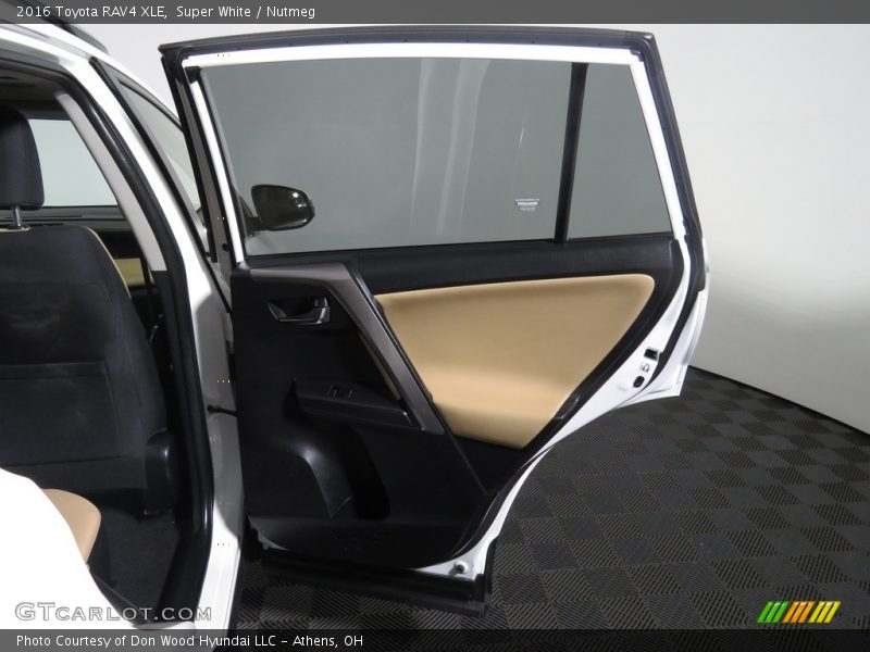 Super White / Nutmeg 2016 Toyota RAV4 XLE