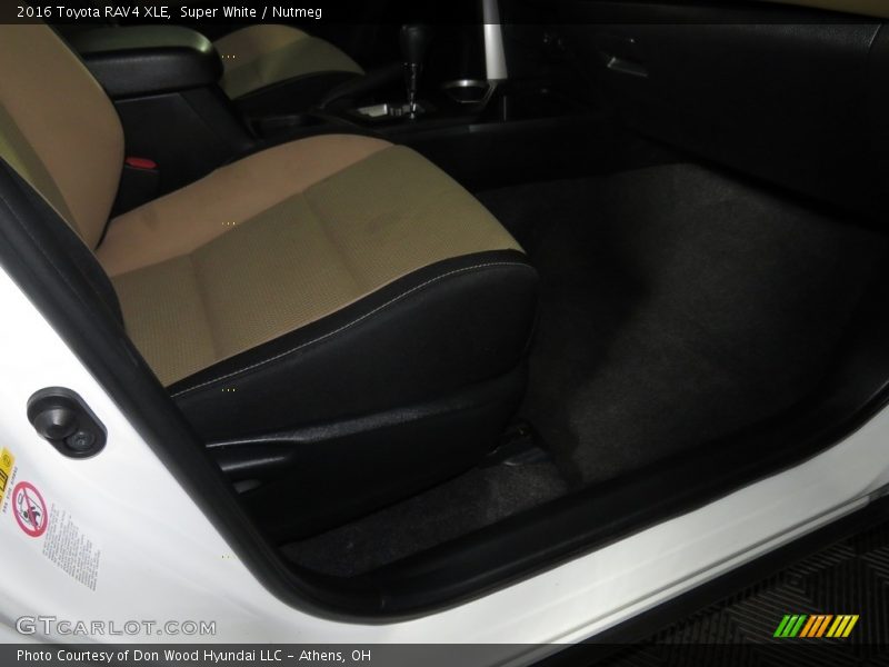 Super White / Nutmeg 2016 Toyota RAV4 XLE