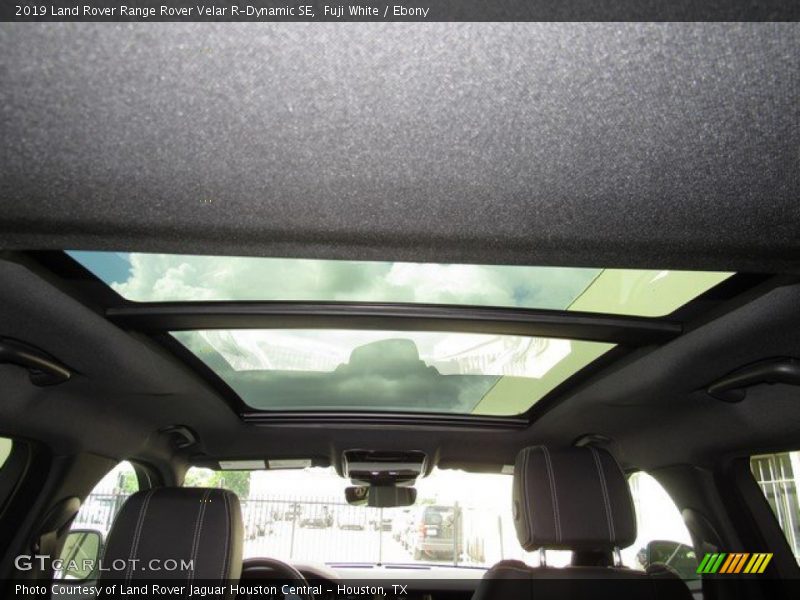 Fuji White / Ebony 2019 Land Rover Range Rover Velar R-Dynamic SE