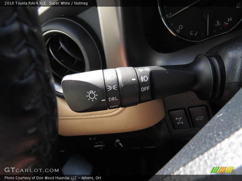Super White / Nutmeg 2016 Toyota RAV4 XLE