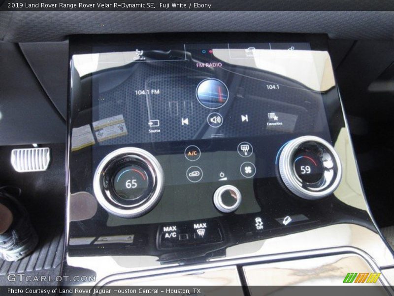 Fuji White / Ebony 2019 Land Rover Range Rover Velar R-Dynamic SE