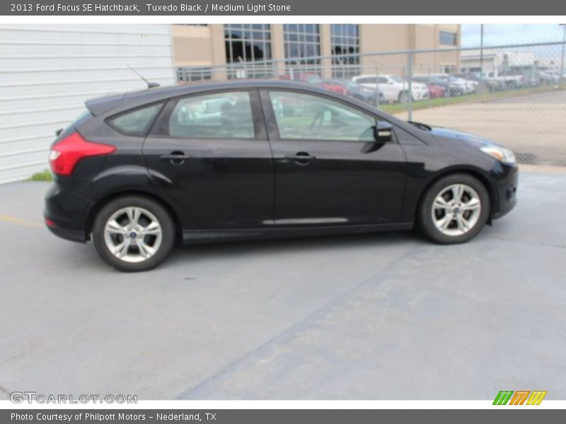 Tuxedo Black / Medium Light Stone 2013 Ford Focus SE Hatchback