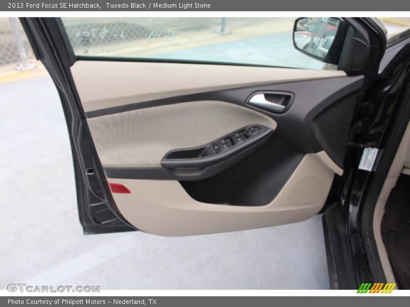 Tuxedo Black / Medium Light Stone 2013 Ford Focus SE Hatchback