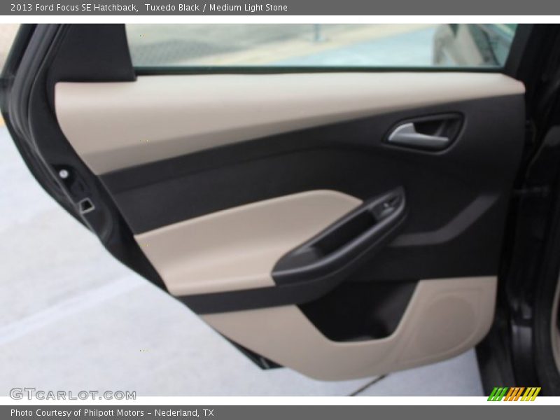 Tuxedo Black / Medium Light Stone 2013 Ford Focus SE Hatchback