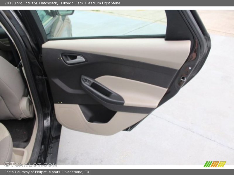 Tuxedo Black / Medium Light Stone 2013 Ford Focus SE Hatchback
