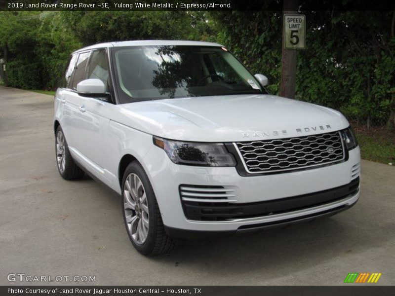 Yulong White Metallic / Espresso/Almond 2019 Land Rover Range Rover HSE