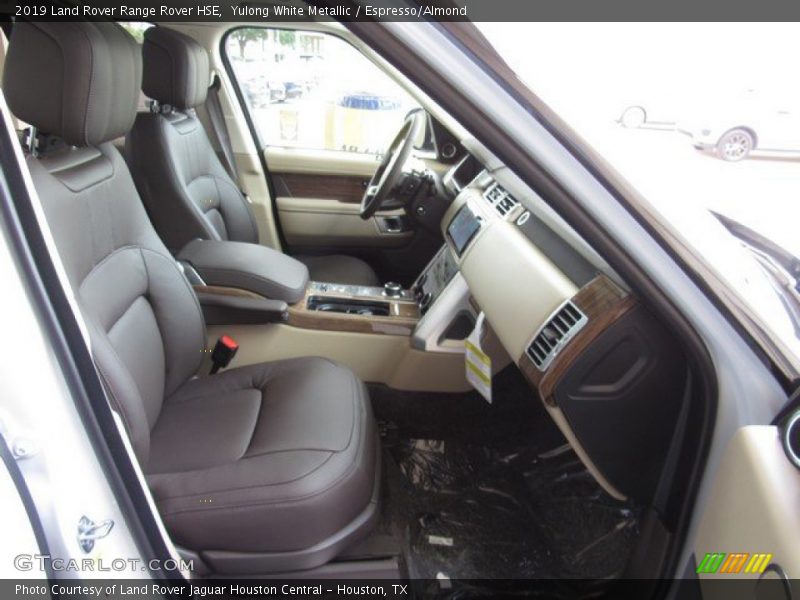Yulong White Metallic / Espresso/Almond 2019 Land Rover Range Rover HSE