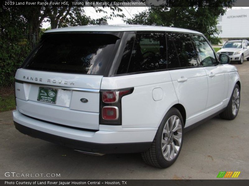 Yulong White Metallic / Espresso/Almond 2019 Land Rover Range Rover HSE