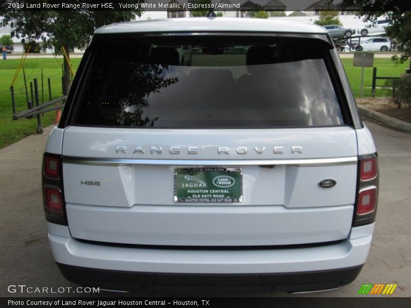 Yulong White Metallic / Espresso/Almond 2019 Land Rover Range Rover HSE