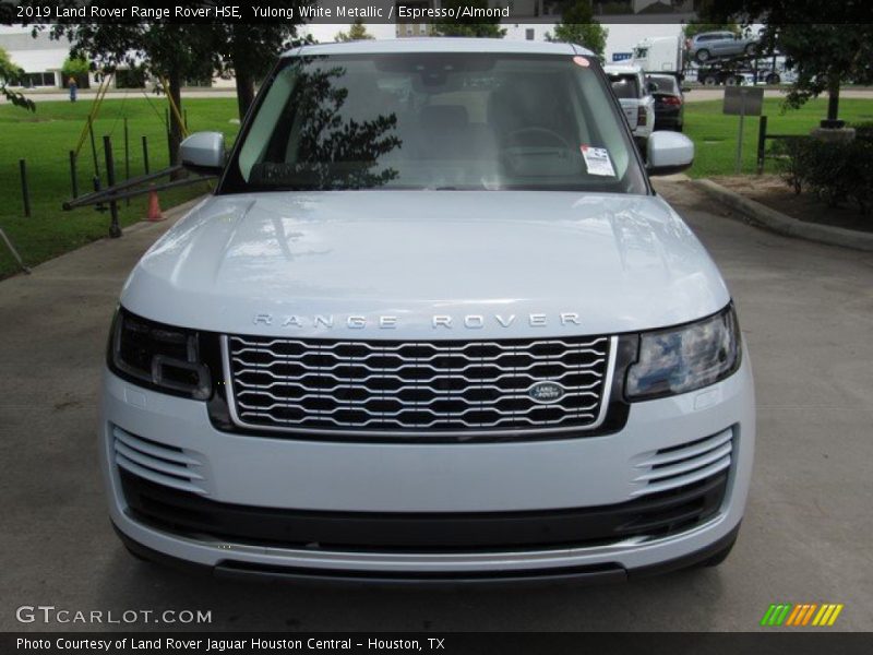 Yulong White Metallic / Espresso/Almond 2019 Land Rover Range Rover HSE