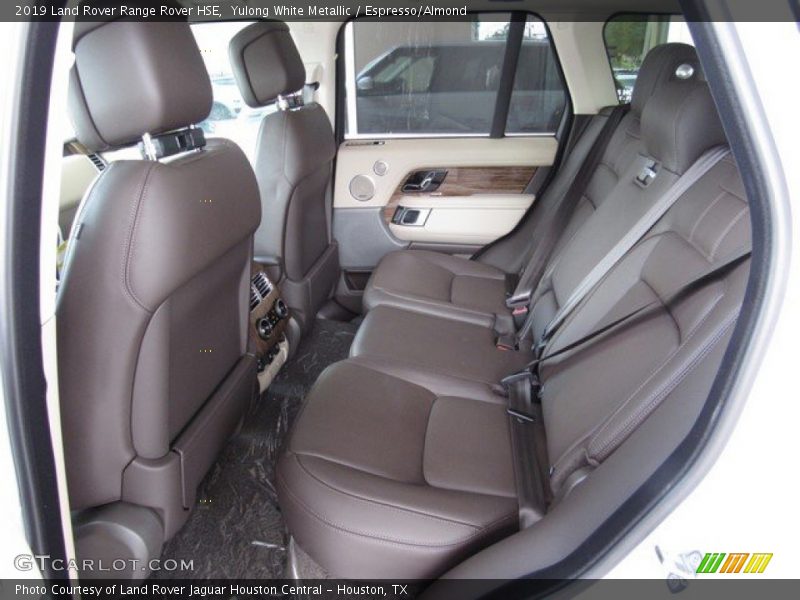 Yulong White Metallic / Espresso/Almond 2019 Land Rover Range Rover HSE