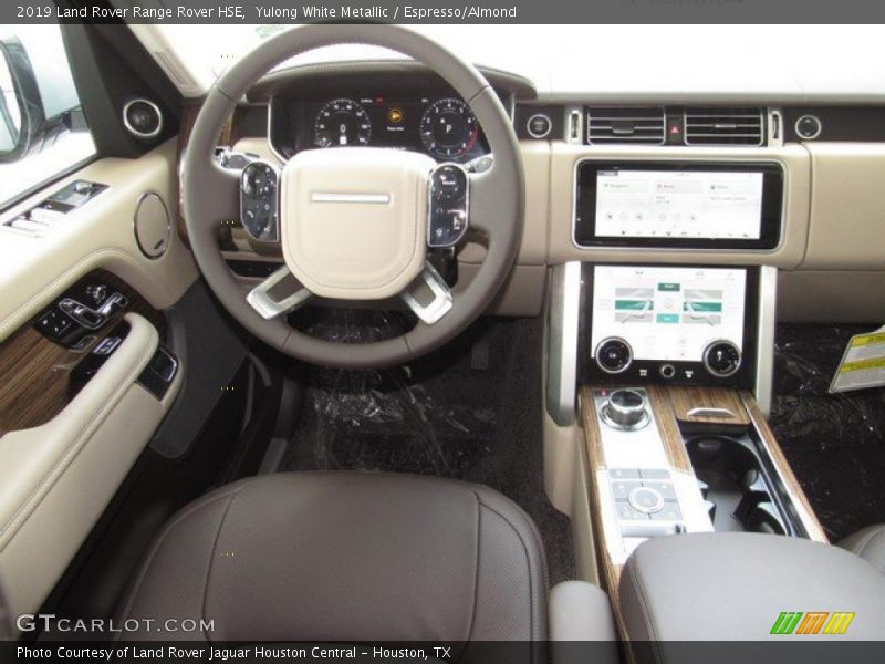 Yulong White Metallic / Espresso/Almond 2019 Land Rover Range Rover HSE