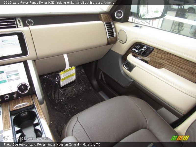 Yulong White Metallic / Espresso/Almond 2019 Land Rover Range Rover HSE