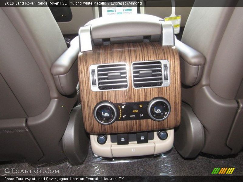 Yulong White Metallic / Espresso/Almond 2019 Land Rover Range Rover HSE