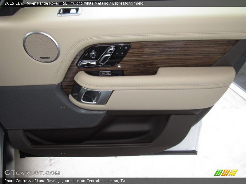 Yulong White Metallic / Espresso/Almond 2019 Land Rover Range Rover HSE