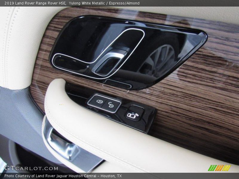 Yulong White Metallic / Espresso/Almond 2019 Land Rover Range Rover HSE