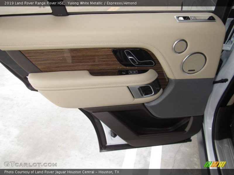 Yulong White Metallic / Espresso/Almond 2019 Land Rover Range Rover HSE