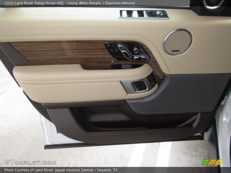 Yulong White Metallic / Espresso/Almond 2019 Land Rover Range Rover HSE