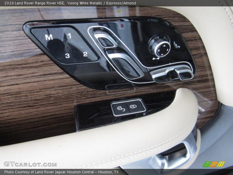 Yulong White Metallic / Espresso/Almond 2019 Land Rover Range Rover HSE