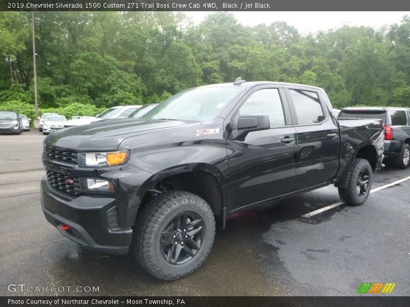 Front 3/4 View of 2019 Silverado 1500 Custom Z71 Trail Boss Crew Cab 4WD