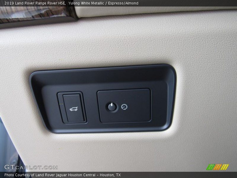 Yulong White Metallic / Espresso/Almond 2019 Land Rover Range Rover HSE