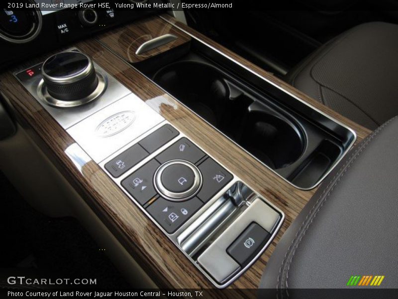 Yulong White Metallic / Espresso/Almond 2019 Land Rover Range Rover HSE