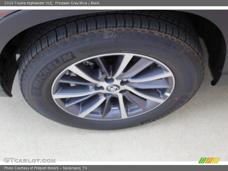 Predawn Gray Mica / Black 2019 Toyota Highlander XLE